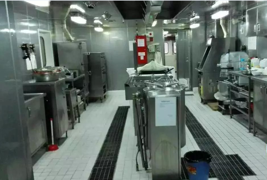 国际货船焊工电工厨师水手机工长期招聘，管吃管住，待遇好，速报名！！！