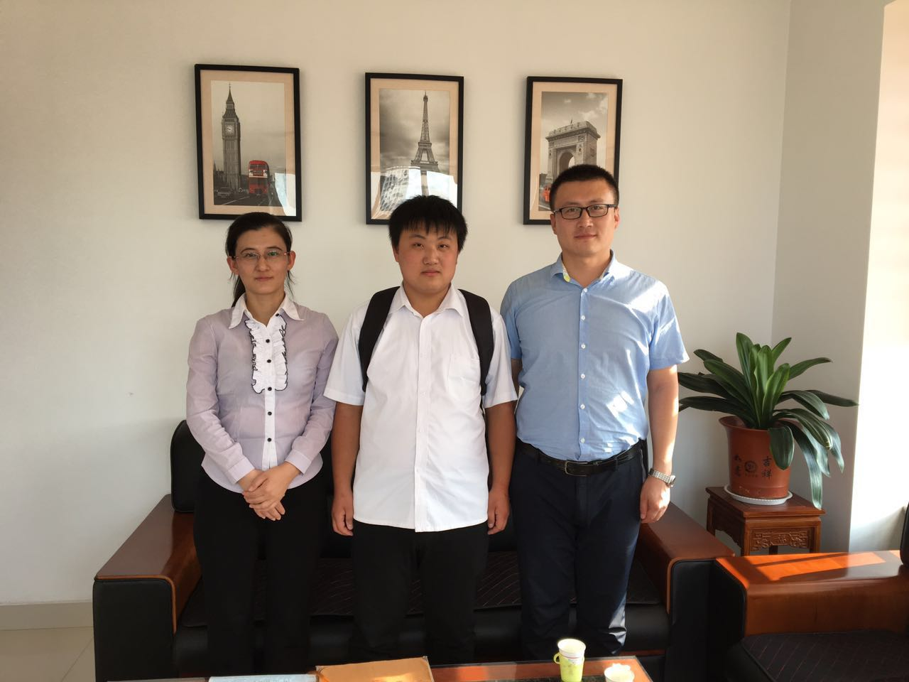 日本半工半读留学客户留影纪念