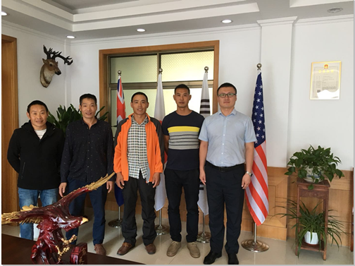 山东四川国际货轮客户合影留念