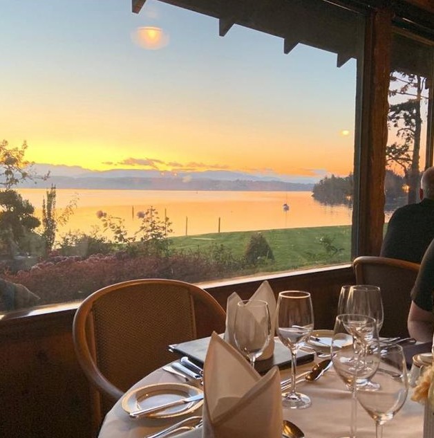 加拿大餐厅主管和收银招聘简章